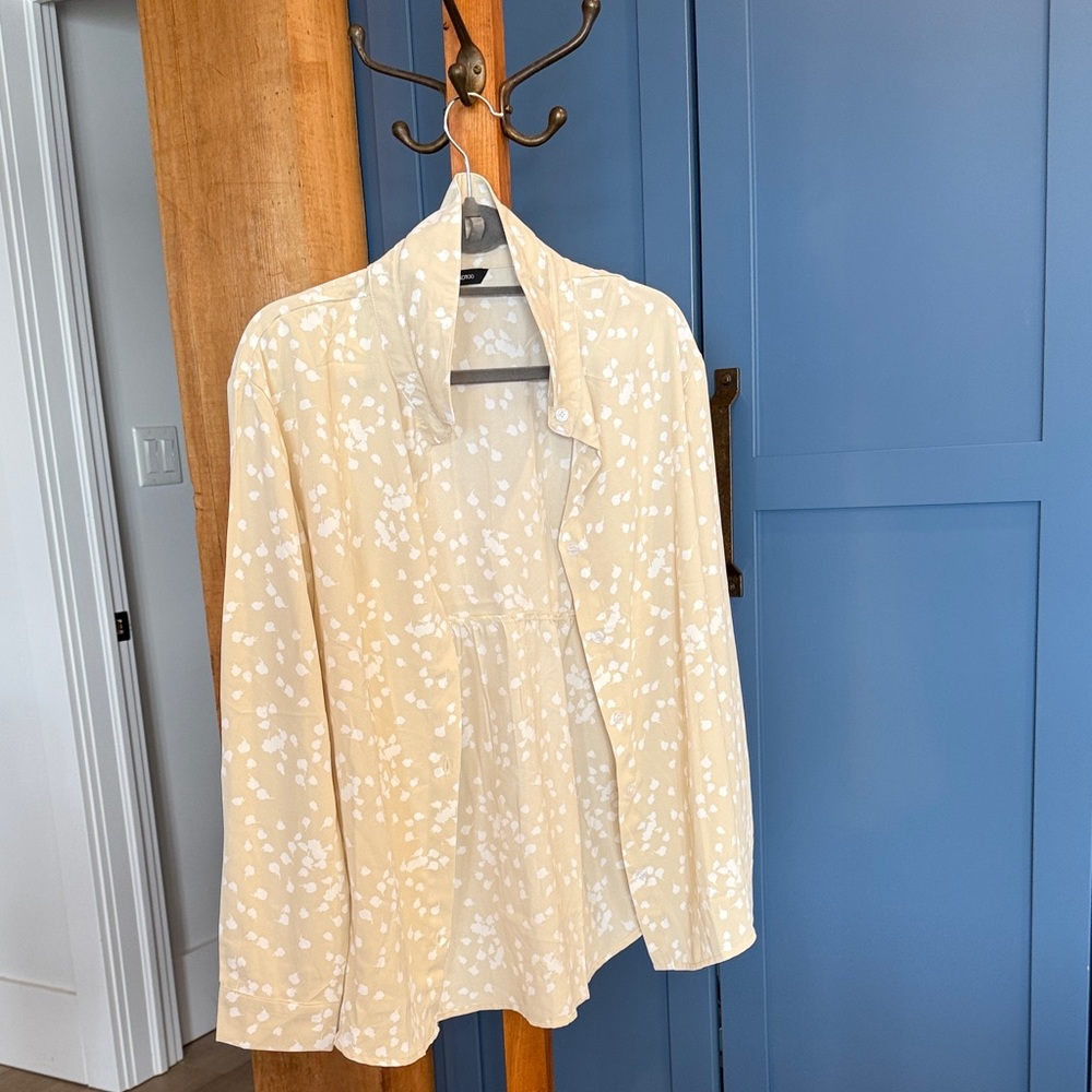 Dakotoo Light Yellow Floral Button-Up Blouse